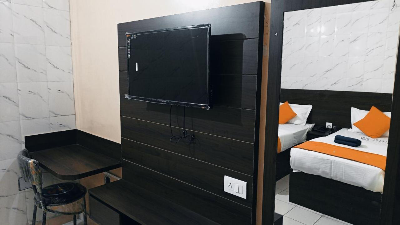 Hotel Om Palace - Couple Friendly & Local Id Accepted Jaipur Bagian luar foto