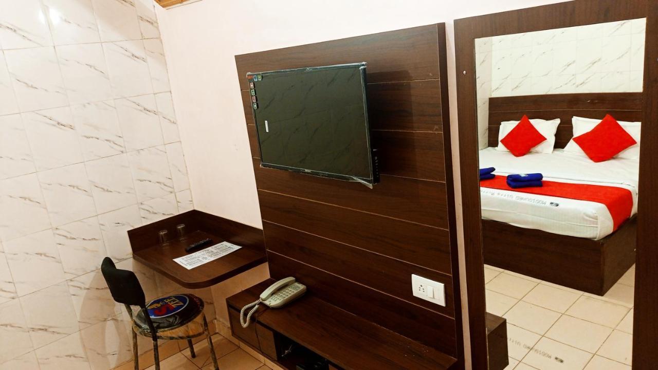 Hotel Om Palace - Couple Friendly & Local Id Accepted Jaipur Bagian luar foto