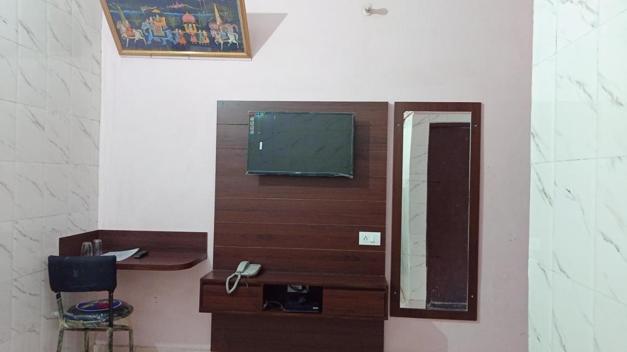 Hotel Om Palace - Couple Friendly & Local Id Accepted Jaipur Bagian luar foto